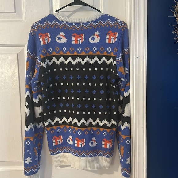 Men’s Geeknet Animal Crossing Holiday Unisex Sweater By Tom Nook Size Small - Picture 7 of 9